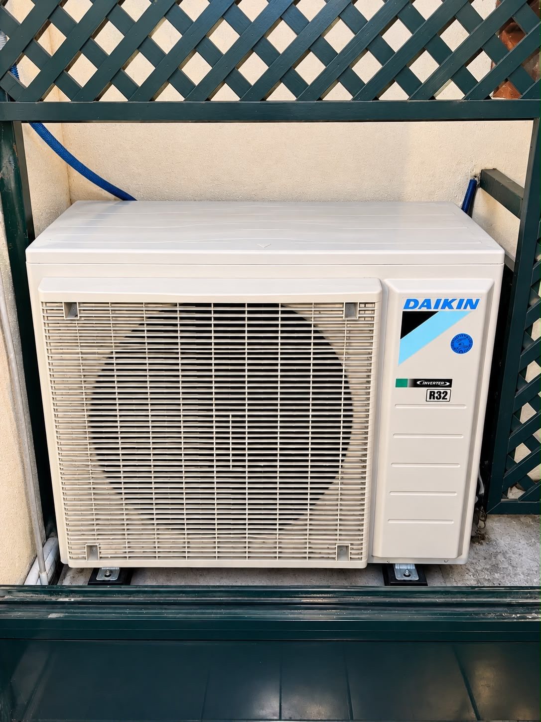 Groupe extérieur Daikin sur balcon