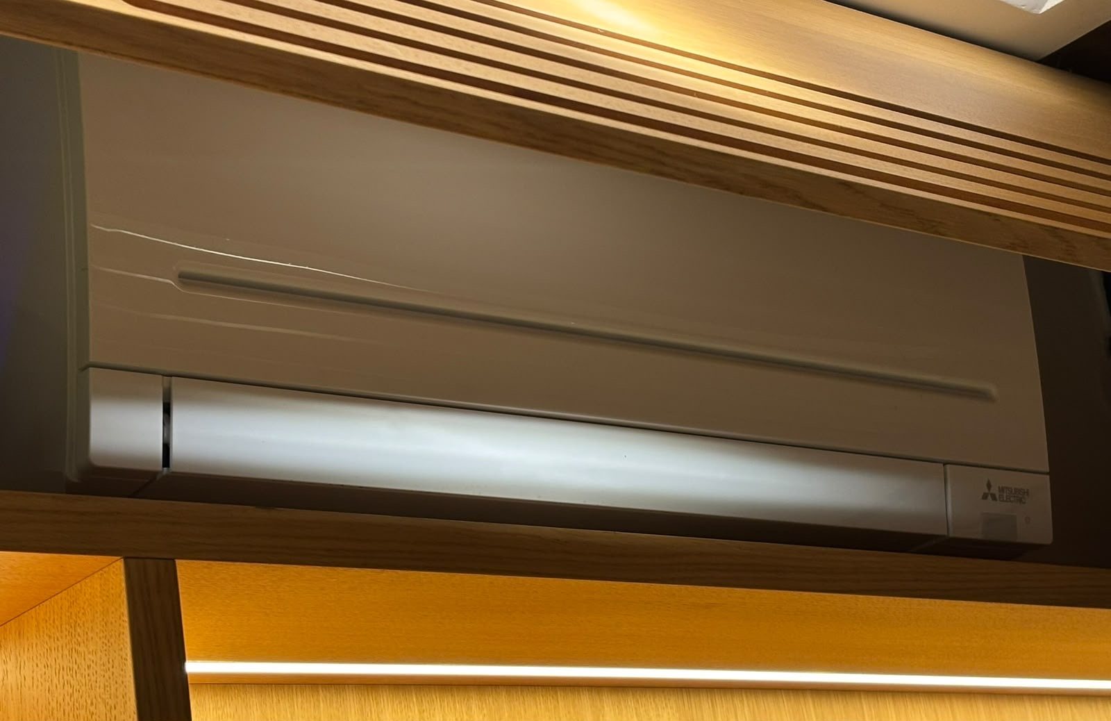 Unité Mitsubishi Electric intégrée dans le mobilier